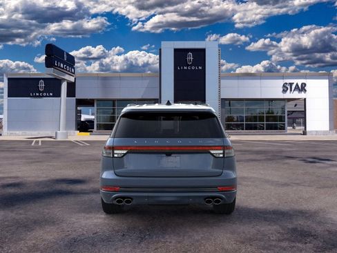 New 2026 Lincoln Aviator AWD w/ Jet Appearance Package image 5