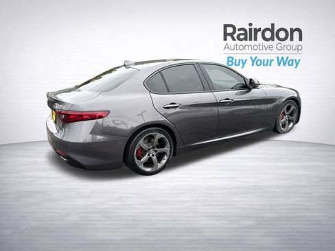 Used 2019 Alfa Romeo Giulia w/ Quick Order Package 22K Sport RWD image 7