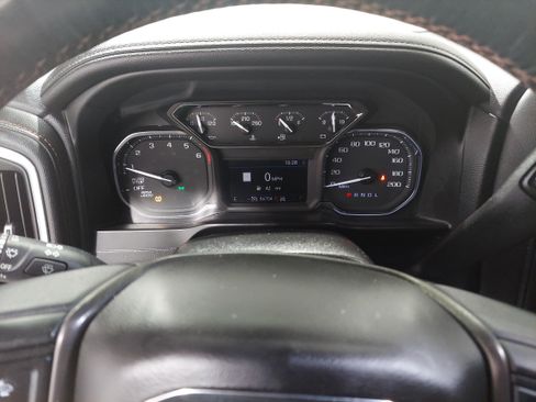 Used 2019 GMC Sierra 1500 AT4 w/ Off Road Performance Package AWD/4WD image 9