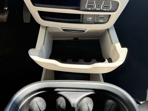 Used 2022 Chrysler Pacifica Touring-L AWD/4WD image 35
