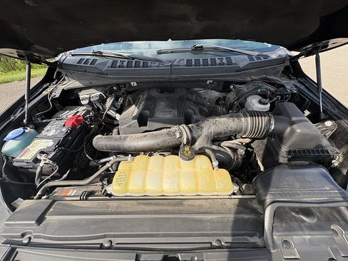 Used 2019 Ford F150 Lariat w/ Equipment Group 502A Luxury AWD/4WD image 12