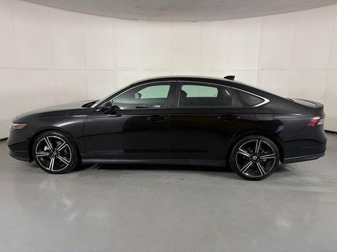 Used 2023 Honda Accord Sport image 4