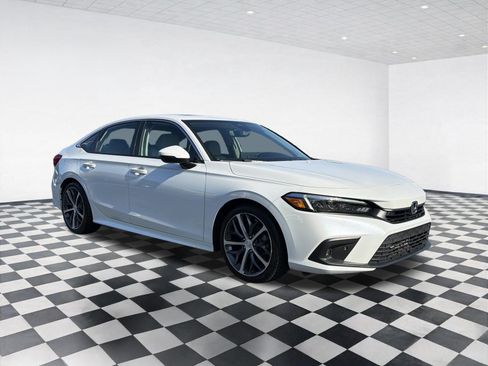 Used 2022 Honda Civic Touring image 3