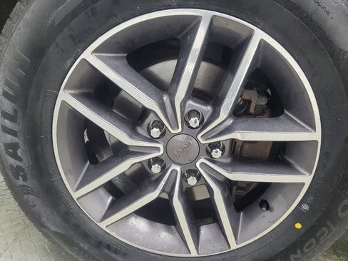 Used 2019 Jeep Grand Cherokee Limited image 31