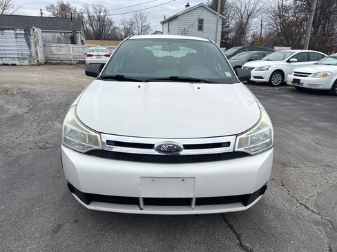 Used 2011 Ford Focus SE image 2
