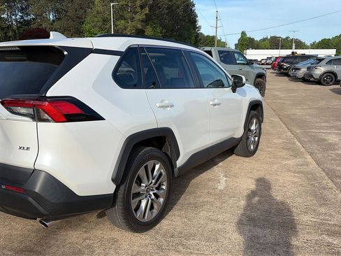 Used 2023 Toyota RAV4 XLE Premium image 2