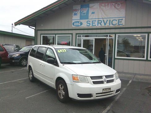 Used 2010 Dodge Grand Caravan SE image 1
