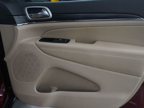 Used 2019 Jeep Grand Cherokee Limited image 11