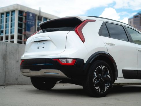 Used 2023 Kia Niro Wind FWD image 19