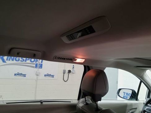 Used 2024 Toyota Sienna XLE FWD image 22