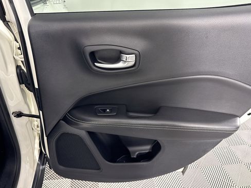 Used 2021 Jeep Compass Latitude image 27