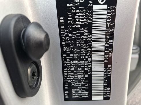 Used 2023 Toyota Corolla LE image 27