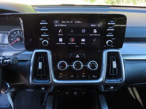 Used 2021 Kia Sorento LX image 14