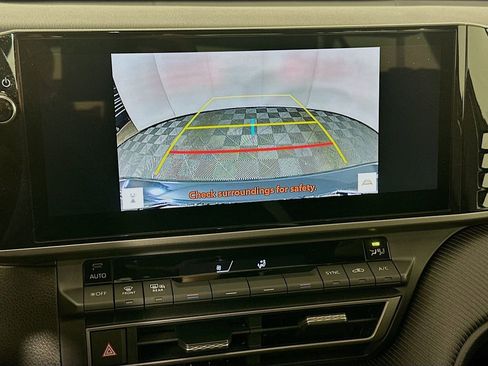 Used 2025 Toyota Camry SE image 14