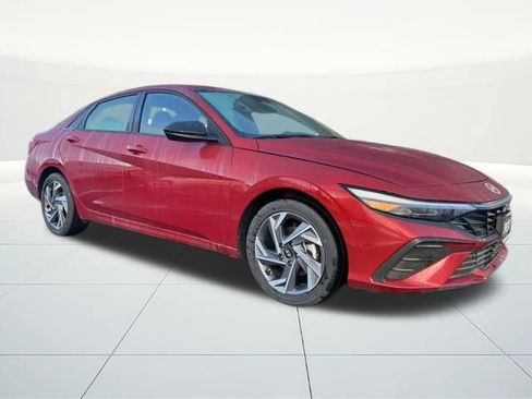 New 2025 Hyundai Elantra SEL image 7