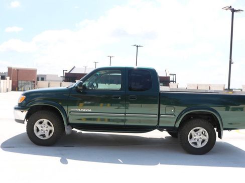 Used 2001 Toyota Tundra Limited w/ Off-Road Pkg AWD/4WD image 6