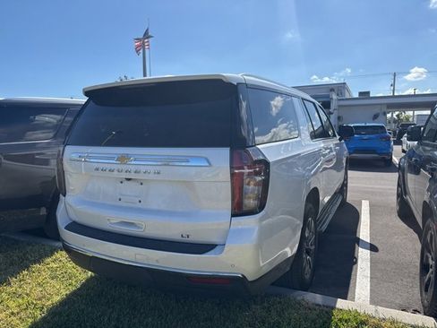 Used 2023 Chevrolet Suburban LT w/ Luxury Package image 6