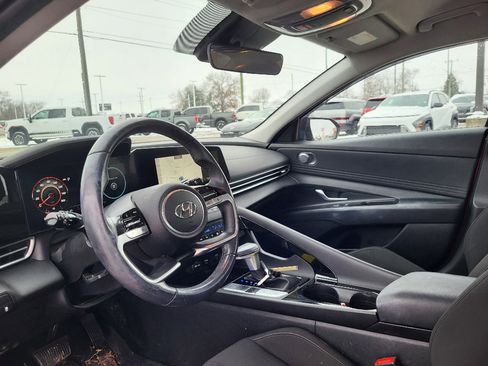 Used 2023 Hyundai Elantra SEL w/ Convenience Package image 7