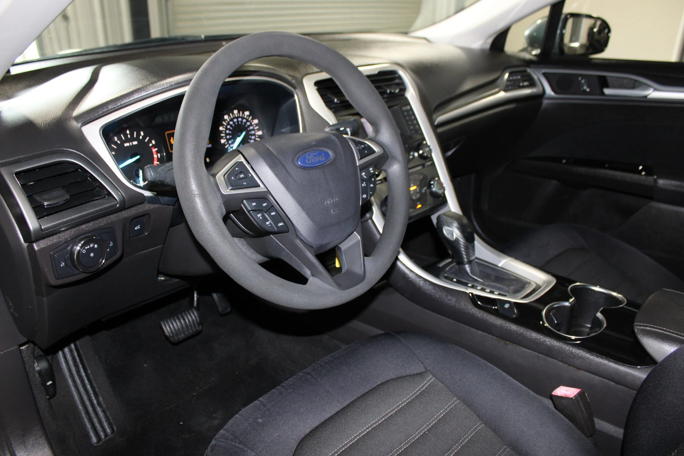 Used 2014 Ford Fusion SE FWD image 18