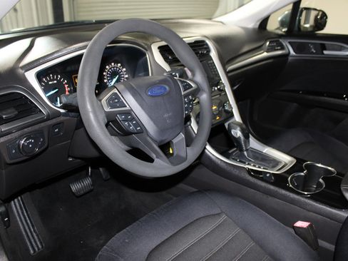 Used 2014 Ford Fusion SE FWD image 18