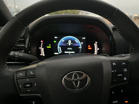 Used 2025 Toyota Camry SE image 28