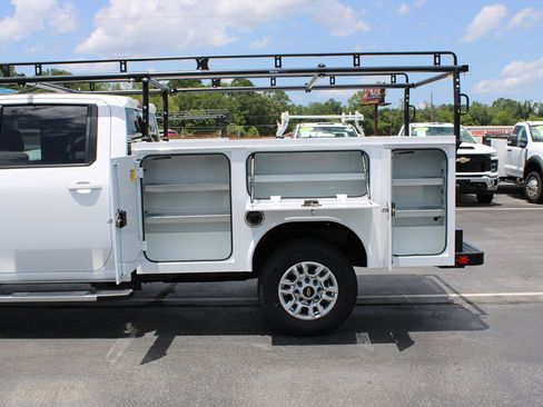 Used 2025 Chevrolet Silverado 2500 LT w/ Convenience Package AWD/4WD image 9
