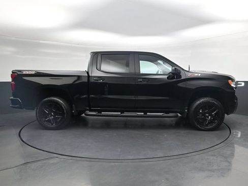 Used 2025 Chevrolet Silverado 1500 LT Trail Boss w/ Convenience Package II AWD/4WD image 3