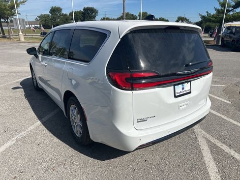 New 2026 Chrysler Pacifica Select image 22