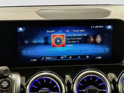 Used 2022 Mercedes-Benz GLB 250 4MATIC w/ Premium Package Lite image 21
