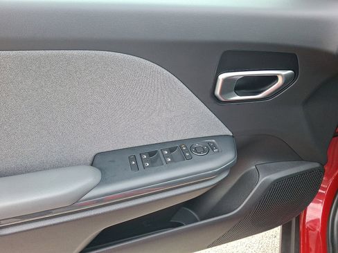 Used 2025 Kia K4 EX image 12