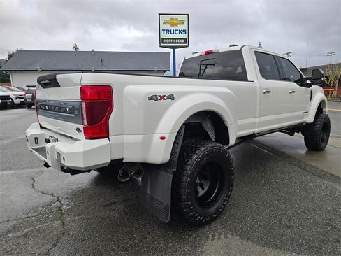 Used 2020 Ford F450 Platinum w/ Camper Package image 5