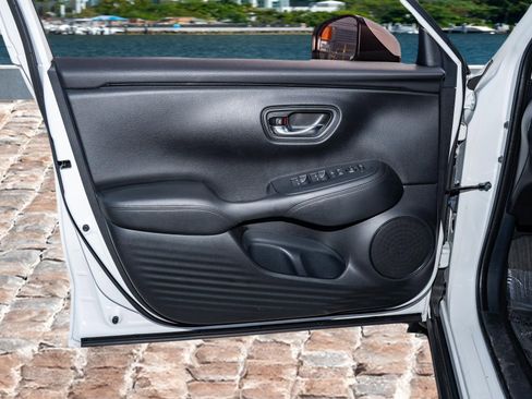 Certified 2024 Honda HR-V LX image 10