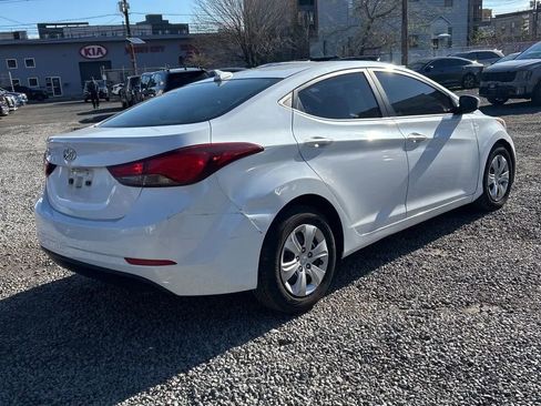 Used 2016 Hyundai Elantra SE image 12