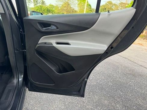Used 2019 Chevrolet Equinox LS FWD image 12