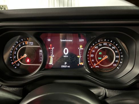 Used 2024 Jeep Gladiator Mojave AWD/4WD image 16