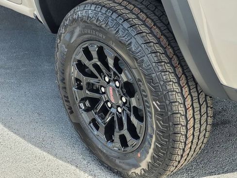 New 2026 GMC Canyon Elevation w/ Convenience Package image 7