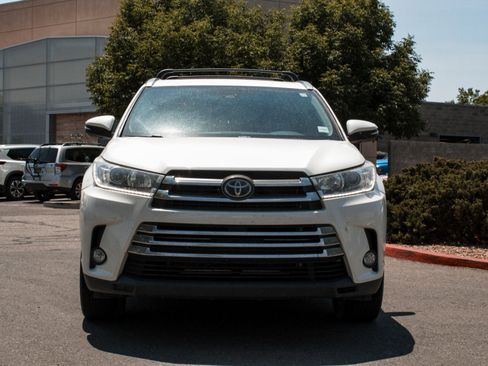Used 2018 Toyota Highlander Limited AWD/4WD image 2
