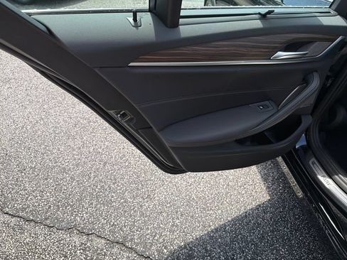 Used 2022 BMW 530i w/ Executive Package RWD image 21