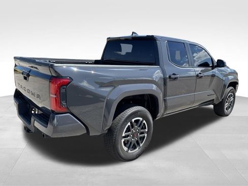 Used 2025 Toyota Tacoma TRD Sport AWD/4WD image 5