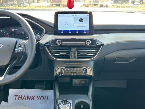 Used 2022 Ford Escape SE w/ SE Sport Appearance Package image 19