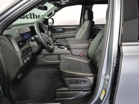 New 2026 Chevrolet Suburban Premier image 9