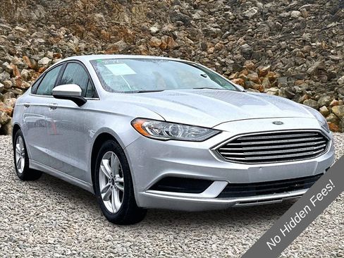 Used 2018 Ford Fusion SE w/ Fusion SE Technology Package FWD image 10