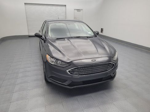 Used 2017 Ford Fusion SE FWD image 14
