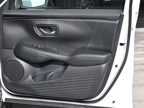 New 2026 Honda HR-V LX image 13