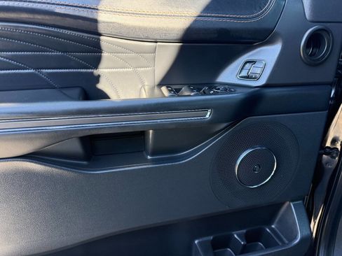 Used 2023 Ford Expedition Platinum image 34