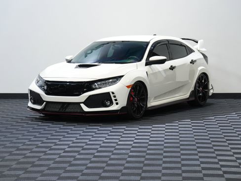 Used 2018 Honda Civic Type R image 3