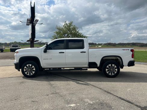 Used 2023 Chevrolet Silverado 2500 Custom w/ Custom Value Package image 8