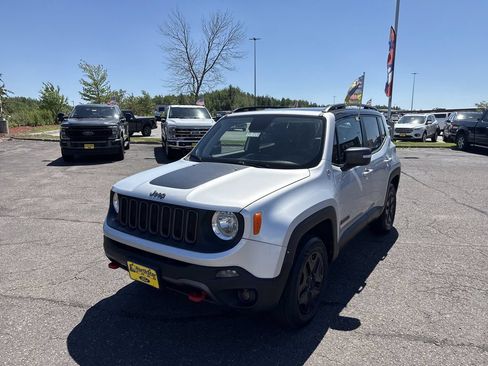 Used 2018 Jeep Renegade Trailhawk AWD/4WD image 2