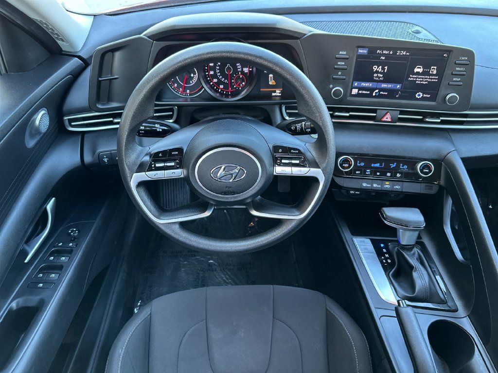 Used 2023 Hyundai Elantra SEL FWD image 13