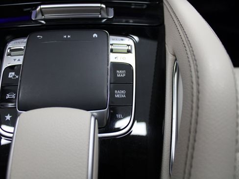 Used 2020 Mercedes-Benz GLE 350 4MATIC w/ Premium Package image 40